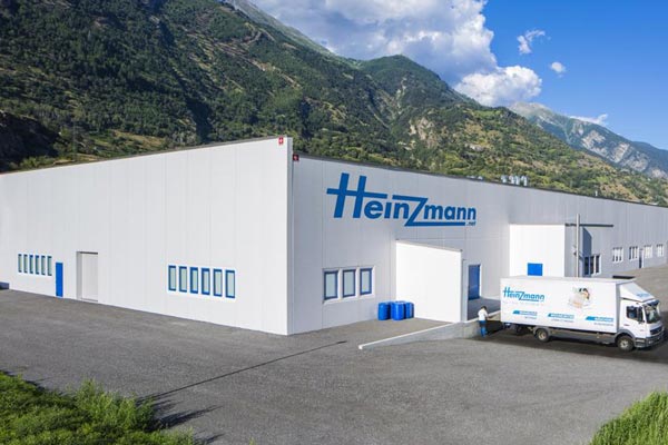 Heinzmann Laundry supplies snow-covered Zermatt by helicopter