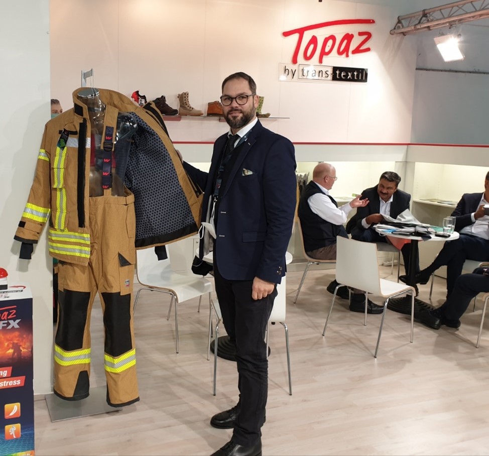 Product manager Alexander Gstettner/ Topaz presenting Topaz FX, a risk reducing textile for heat accumulation and heat stress