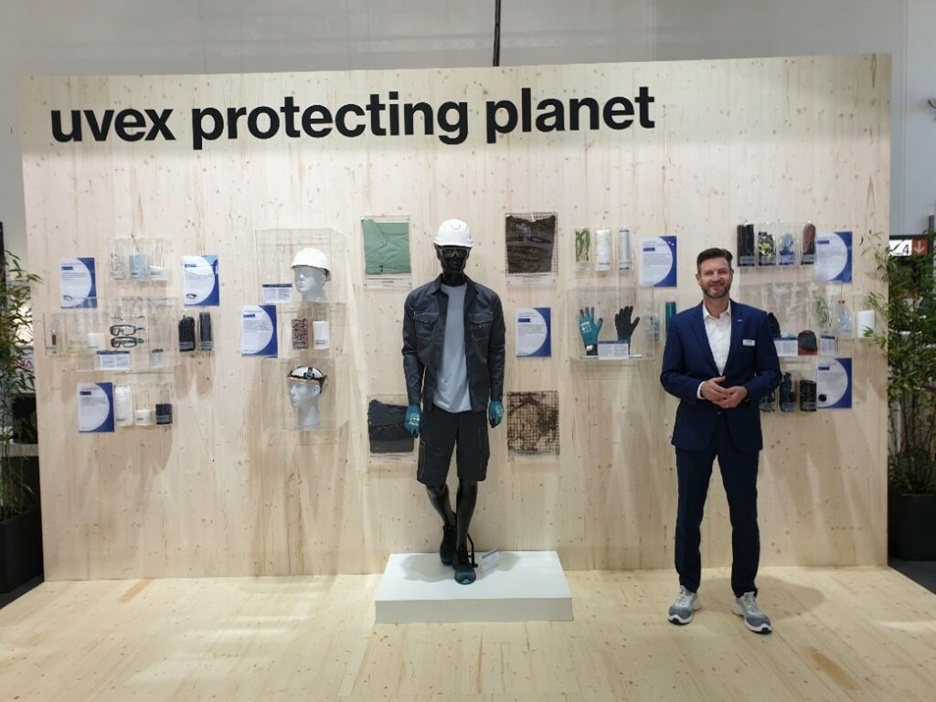 System analyst Günter Wegmann explains the collection „uvex protecting planet“